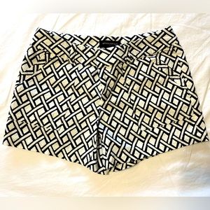 **NWOT**Banana Republic Black/White Dress Shorts Size 2